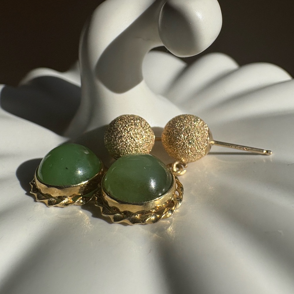 Vintage Jade Cabochon Dangle Earrings w/ Solid 14K Gold Posts [stamped]✨ - Picture 10 of 15